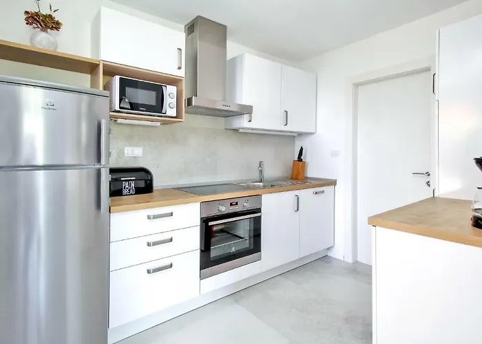 Levanat 아파트 몰루나트