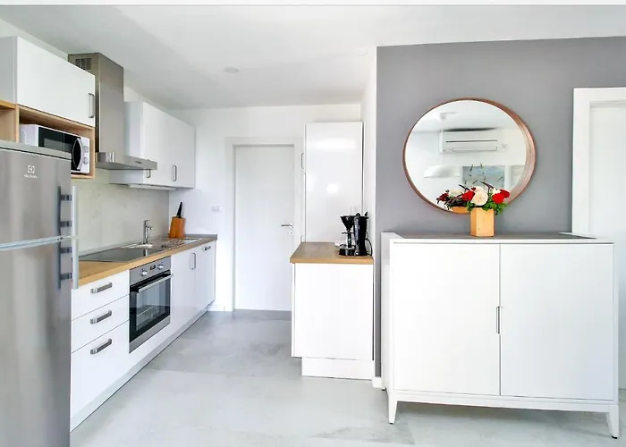 Levanat 아파트 몰루나트